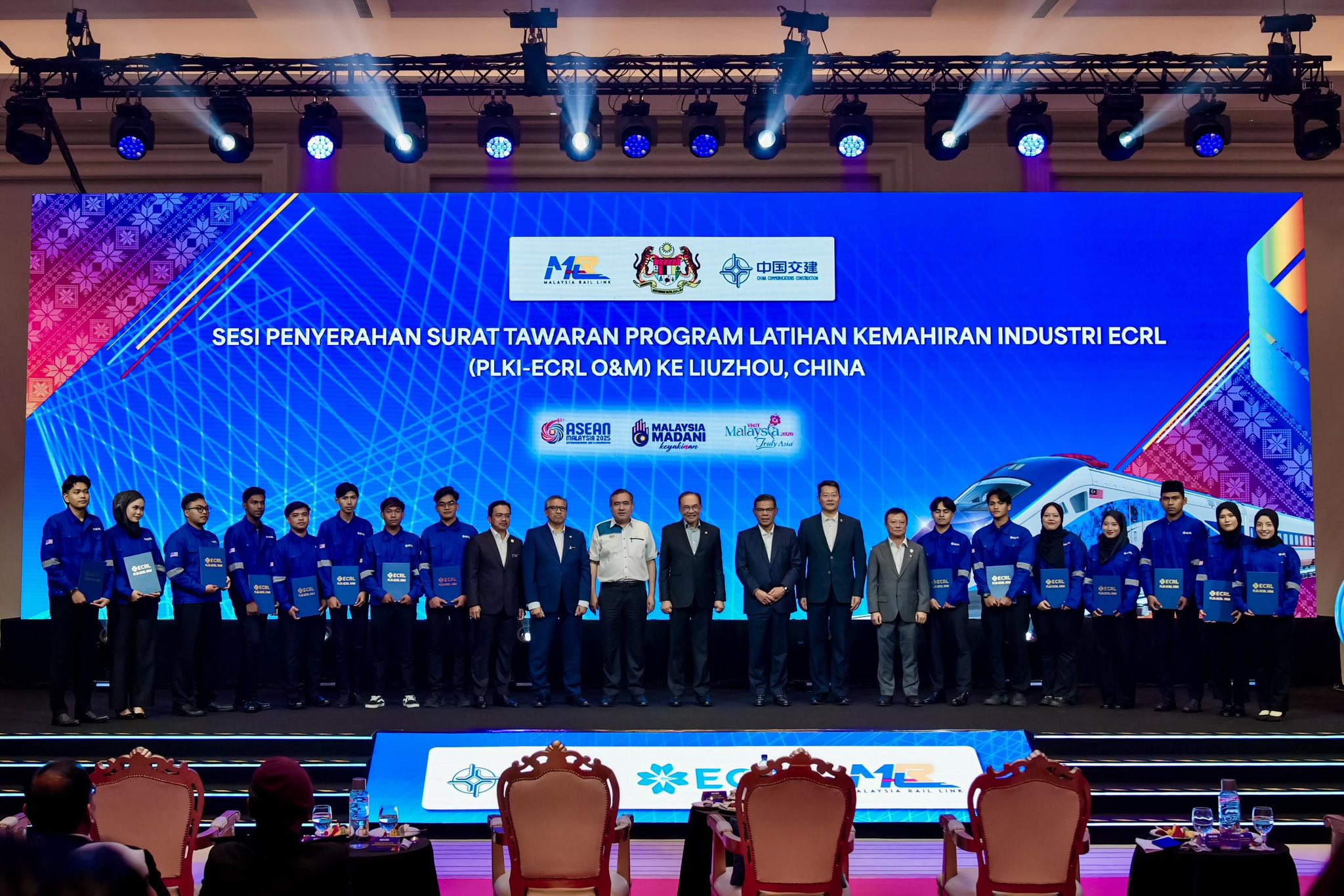 Majlis Peluncuran Peluang Pekerjaan dan Penyerahan Surat Tawaran Program Latihan Kemahiran Industri ECRL bagi Fasa Pengoperasian dan Penyelenggaraan (O&M) ke Liuzhou, China