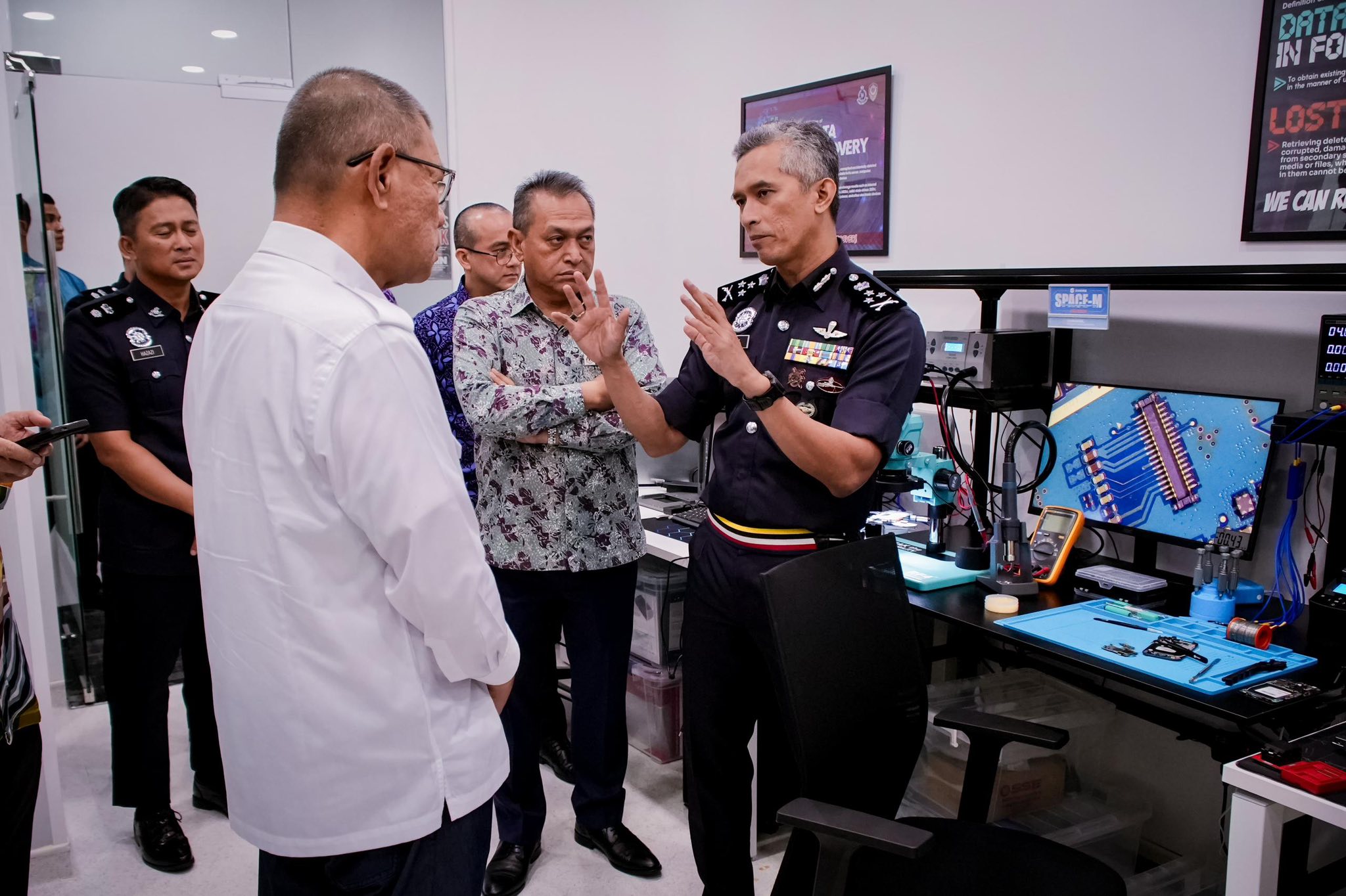 Lawatan rasmi ke Makmal Forensik Polis Diraja Malaysia (PDRM)