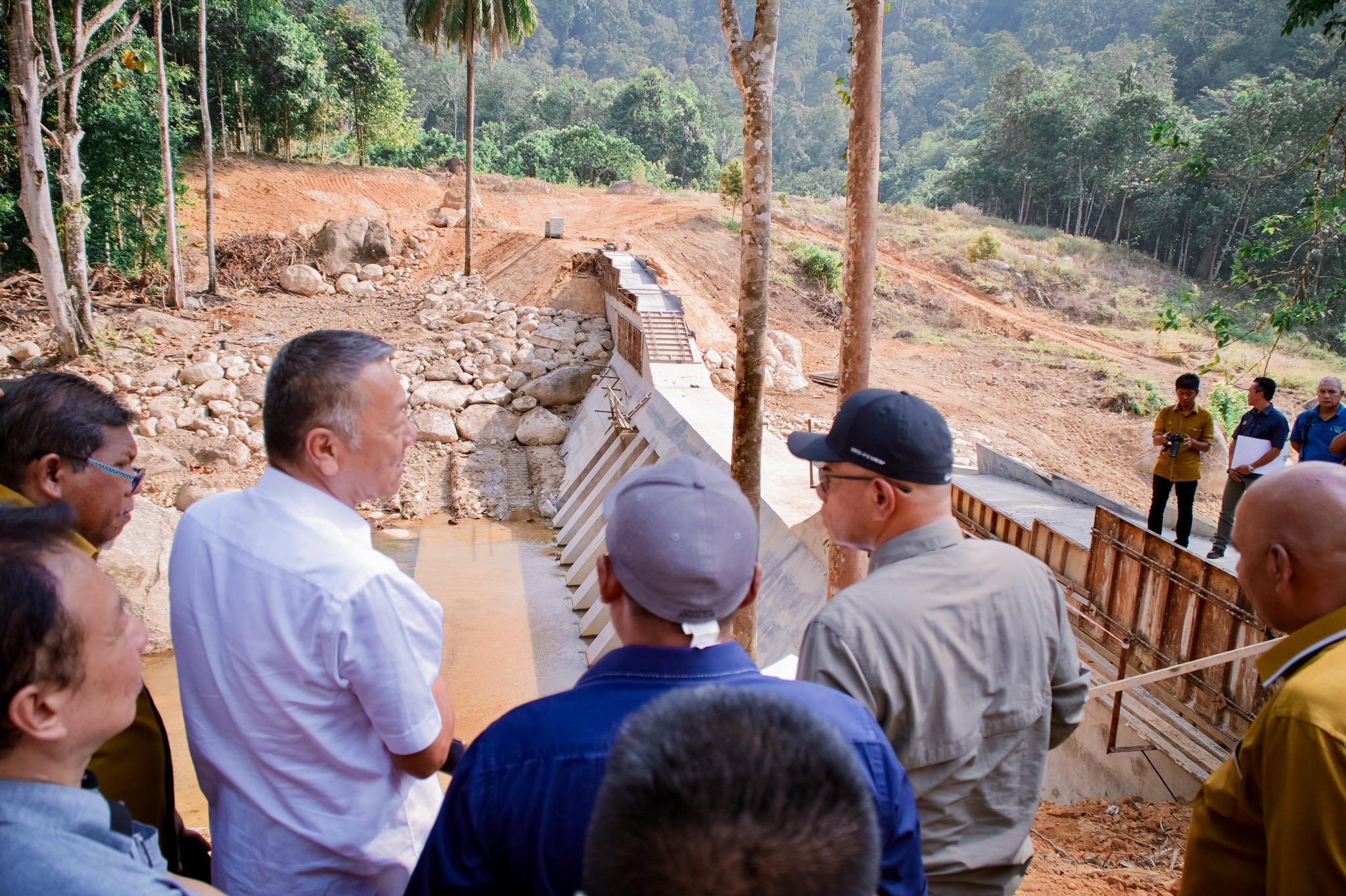 Meninjau pula lokasi Projek Pembinaan Infrastruktur Sabo di Lembangan Sungai Kupang, Baling dan Projek Rancangan Tebatan Banjir Baling, Kedah (Fasa 1 dan 2).