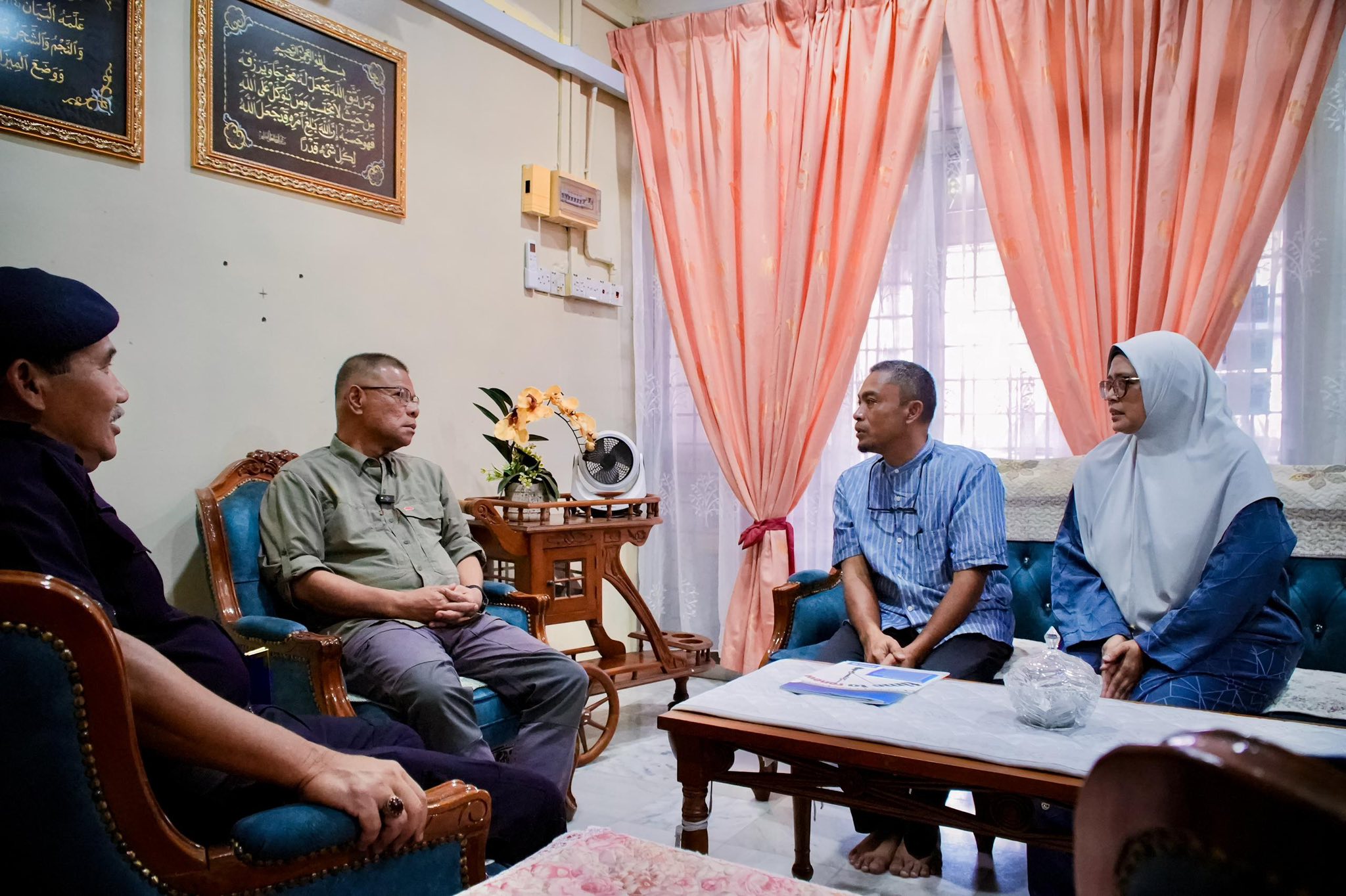Menziarahi keluarga Allahyarham Konstabel Akmal Wafi Annuar