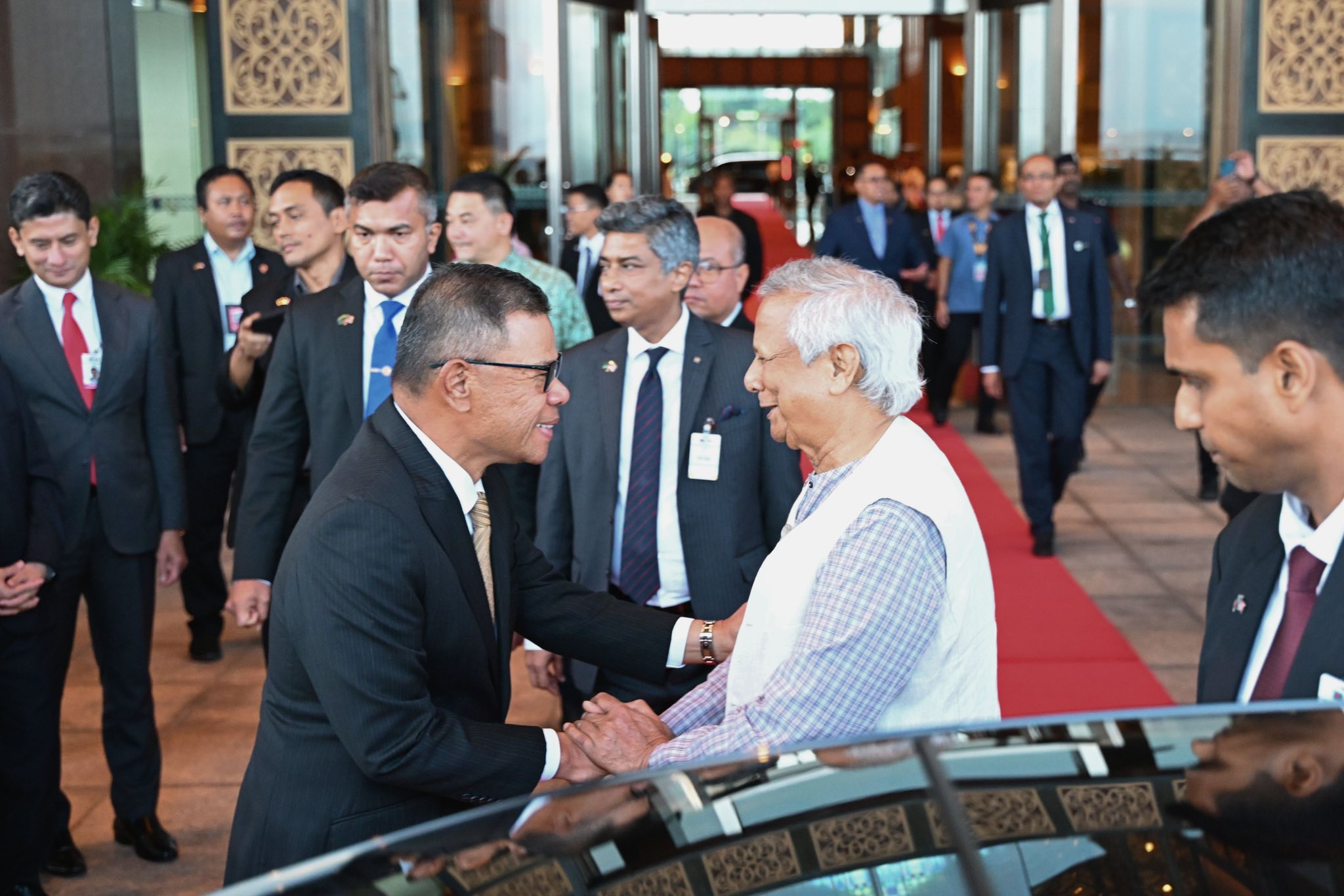 Menjadi Menteri Pengiring menghantar pulang Ketua Penasihat Kerajaan Republik Rakyat Bangladesh, TYT Profesor Dr Muhammad Yunus ke Malaysia.