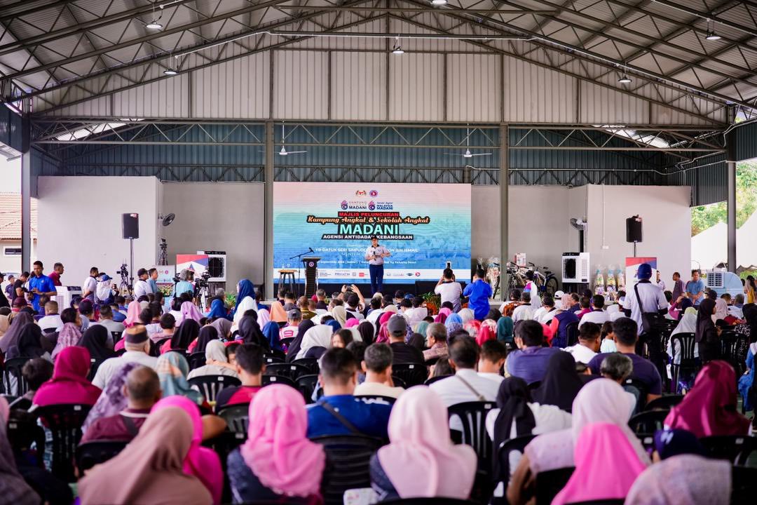 Kampung Angkat Madani & Sekolah Angkat Madani di Besut, Terengganu