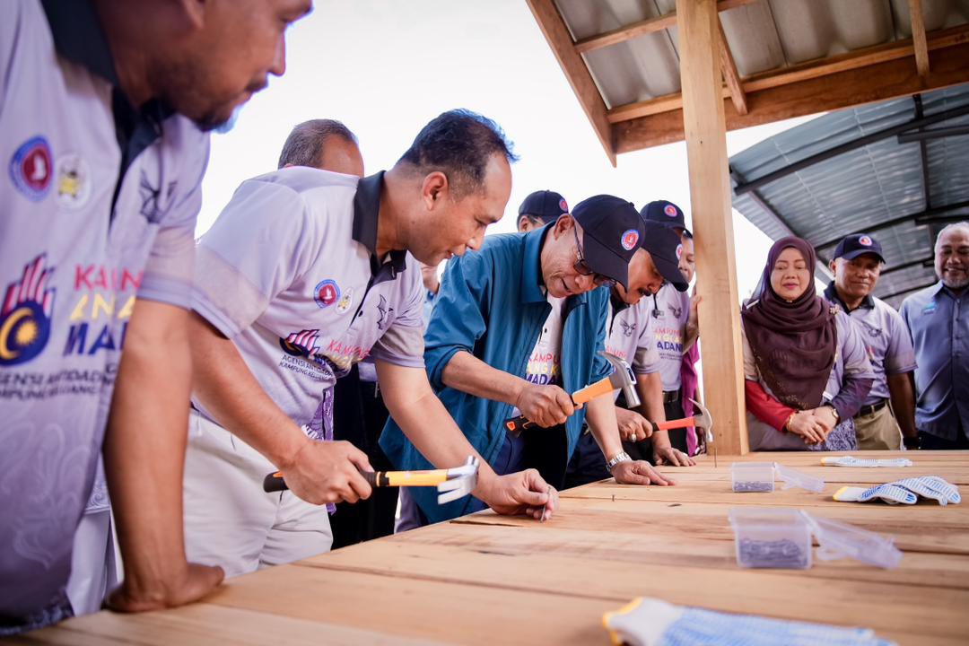 Minjau kerja-kerja baik pulih di sekolah Kebangsaan Keluang