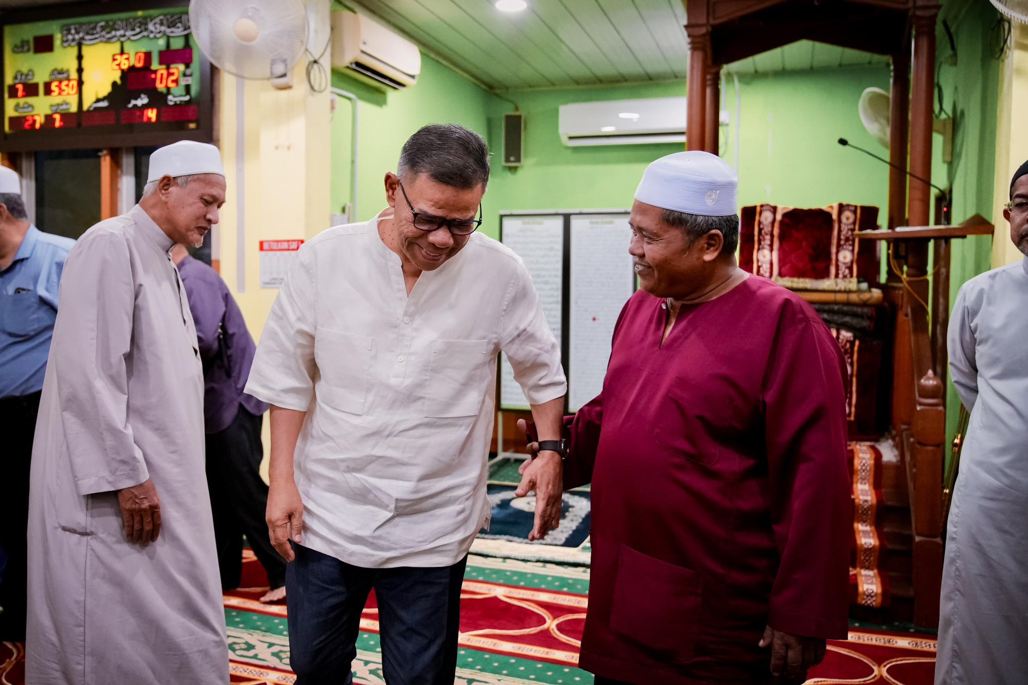 Subuh berjemaah di Masjid Tuan Hussain, Kota Kuala Muda, Kedah
