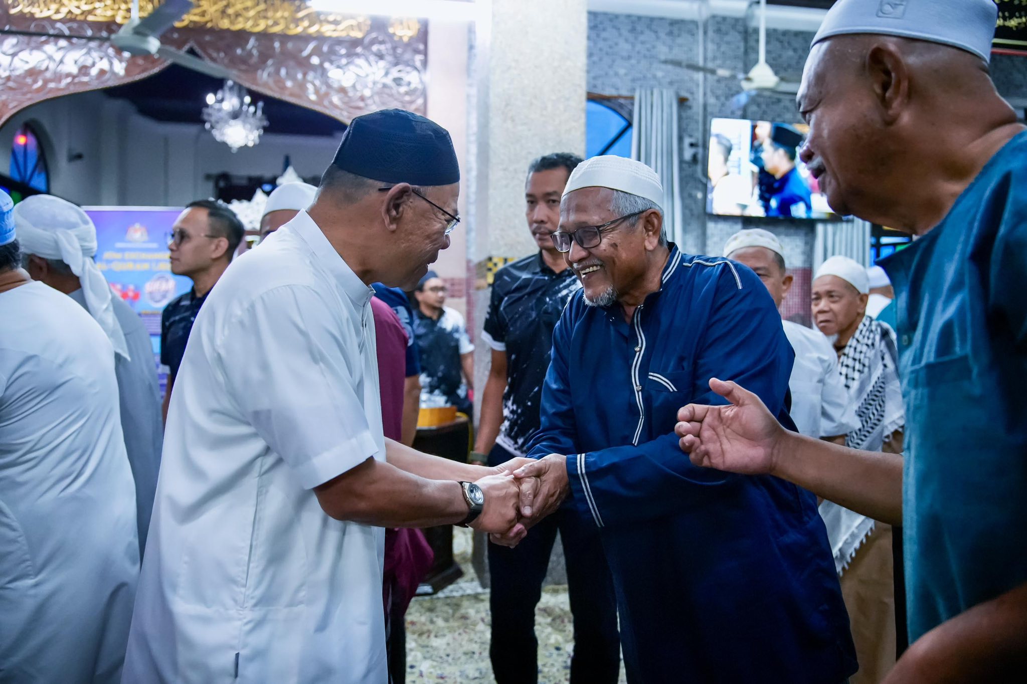 Solat Subuh berjemaah bersama kariah Masjid Kampung Padang Tanjung, Marang, Terengganu Darul Iman.