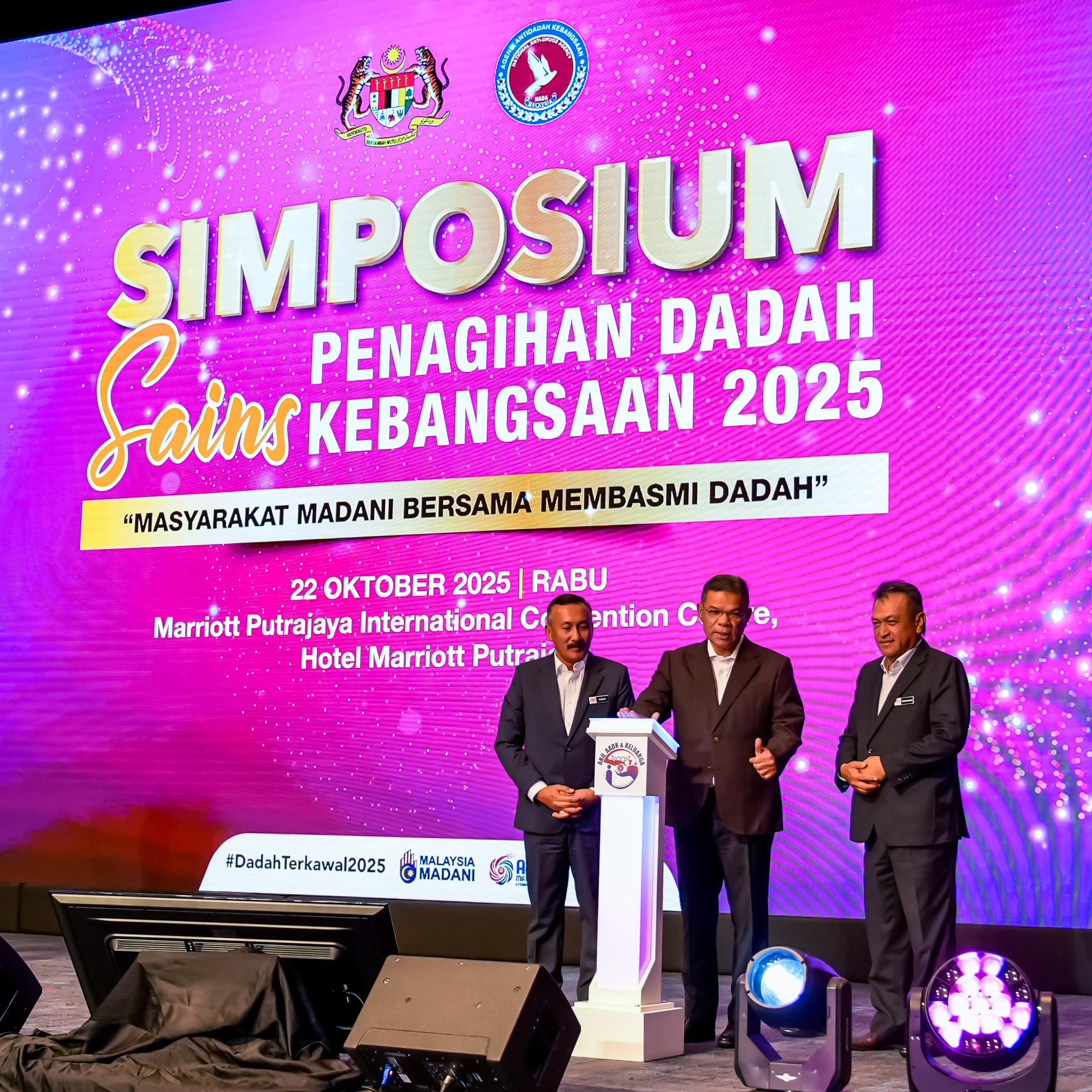 Merasmikan Simposium Sains Penagihan Dadah Kebangsaan (SSPDK) 2025