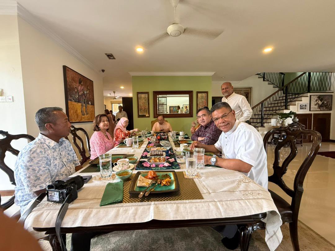 Menziarahi rumah sahabat sempena Perayaan Deepavali, YB Gobind Singh Deo.